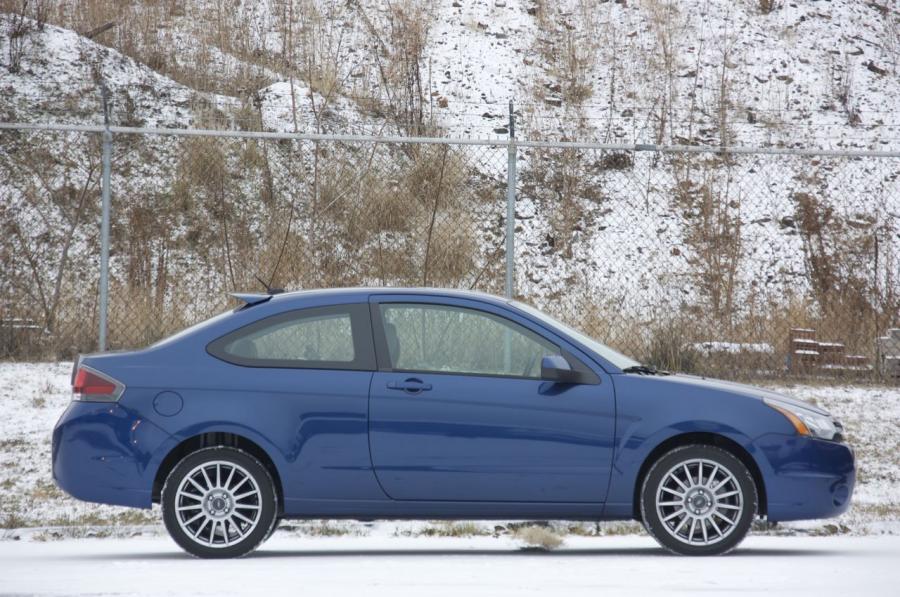  Ford Focus SES Coupe 2009 года  (фото 27 из 39)
